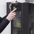 Kép 5/10 - Qoltec 10kVA 3-fázisú szünetmentes tápegység LCD kijelzővel