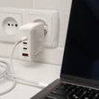 Kép 5/8 - Qoltec GaN 140W töltő fehér színben, 4 porttal